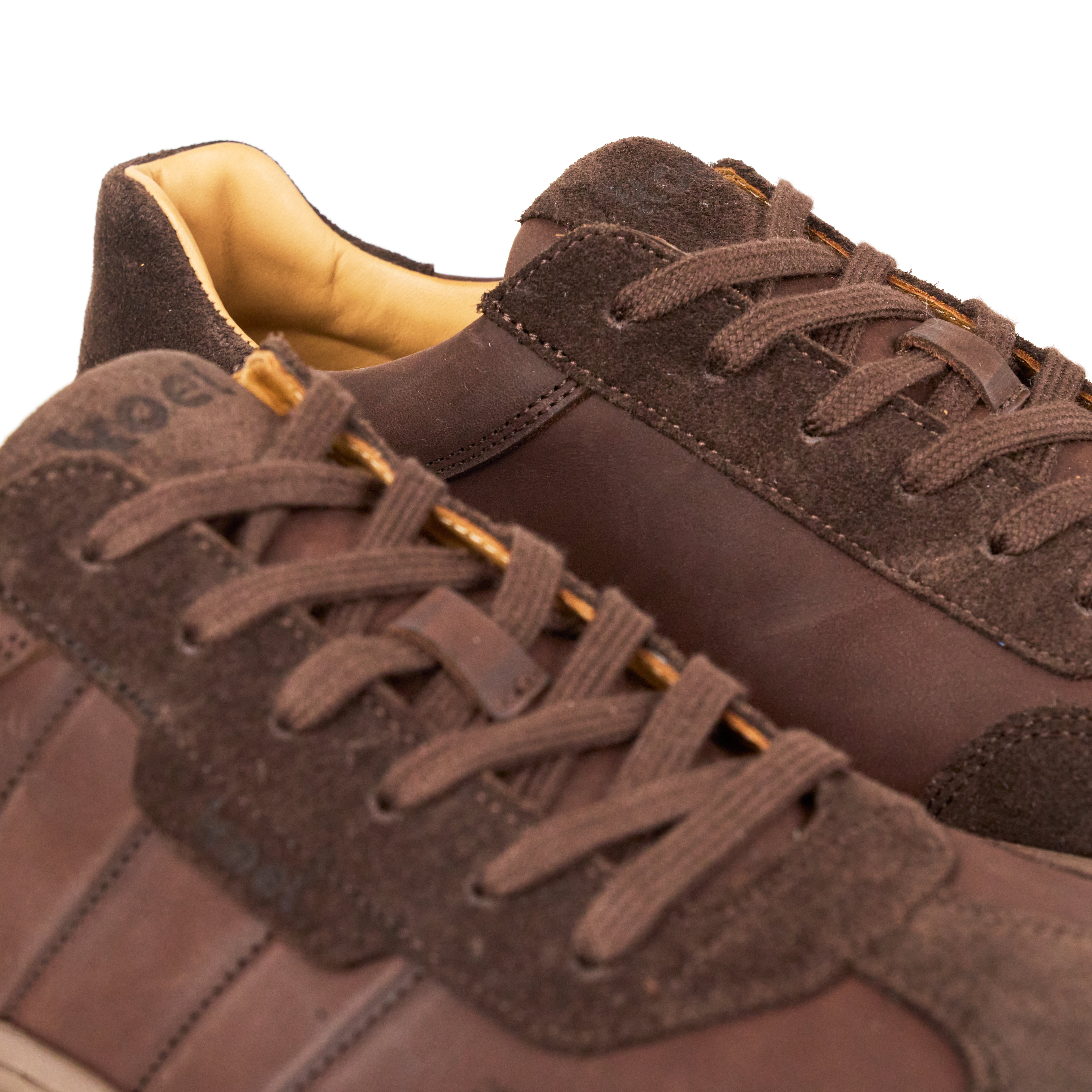 HELIO Suede